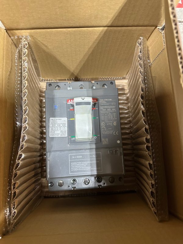 Автоматический выключатель ABB XT5S-D600