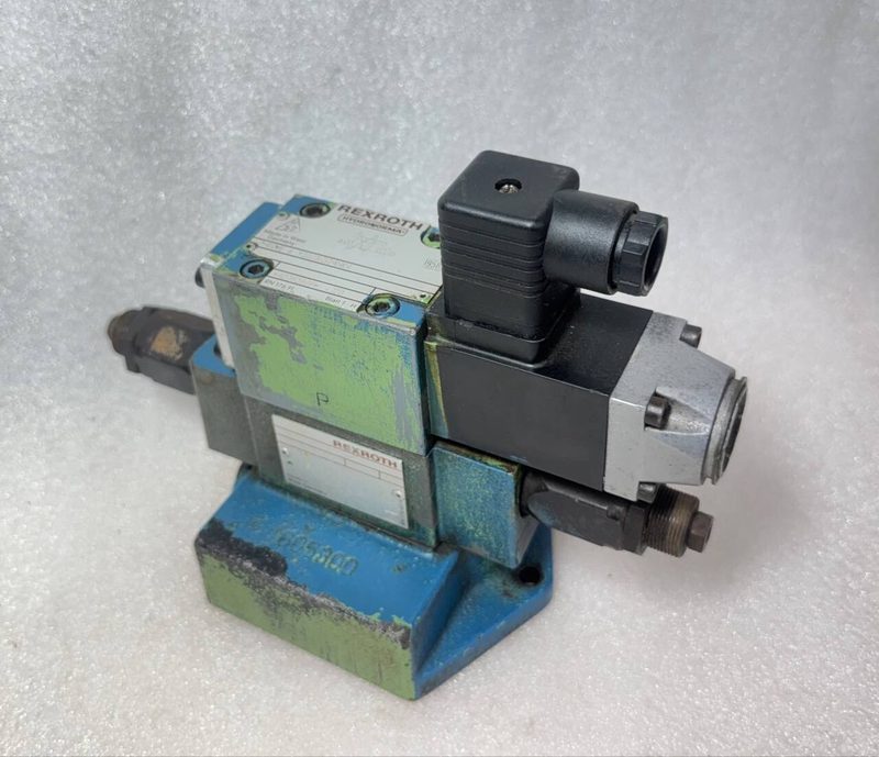 Пневмораспределитель Bosch Rexroth Y52/AG24NK4