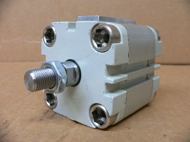 Пневмоцилиндр Numatics YCL-C-214332A-01