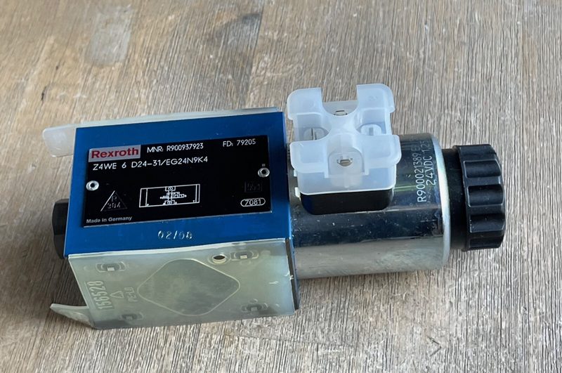 Пневмораспределитель Bosch Rexroth Z4WE-6-D24-31/EG24N9K4