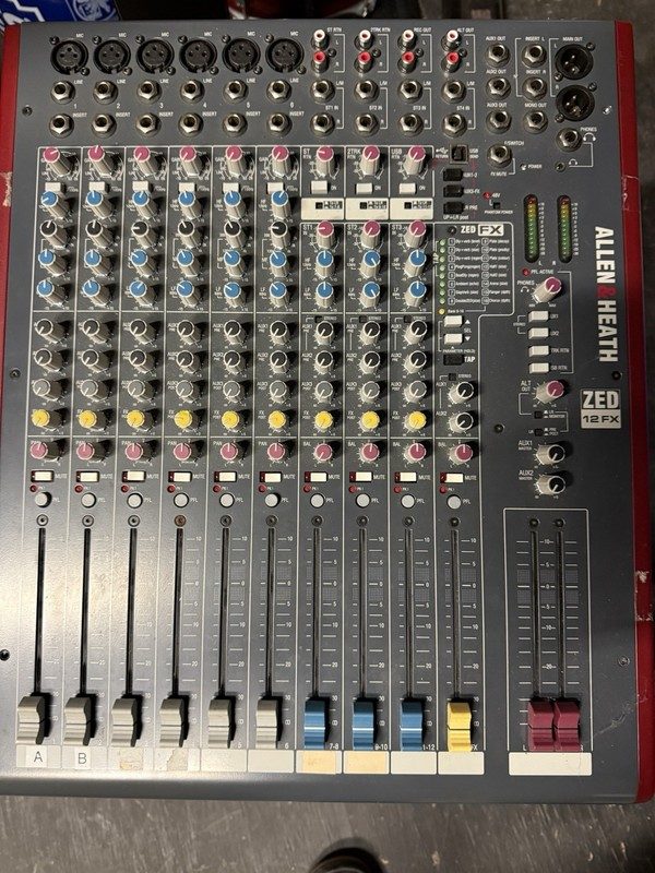 Микшерный пульт ZED-12FX